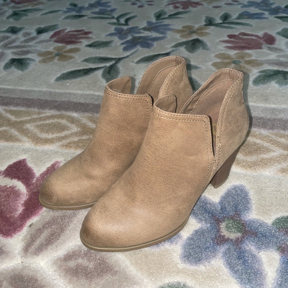 Tan Heeled Booties!